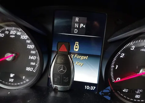 2016 Mercedes-Benz C 300 4Matic z USA, uszkodzony, nr VIN 55SWF4KB8GU115423